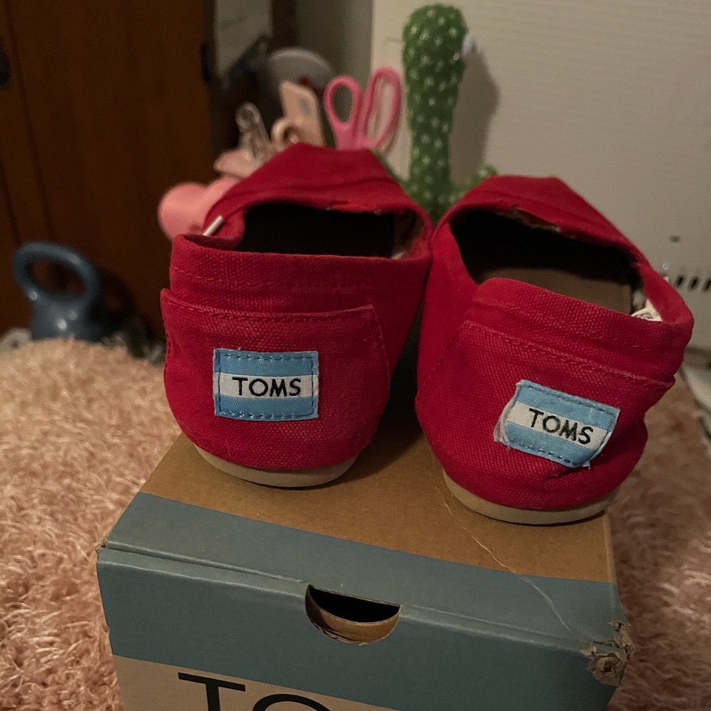 TOMS - Picture 2 of 3